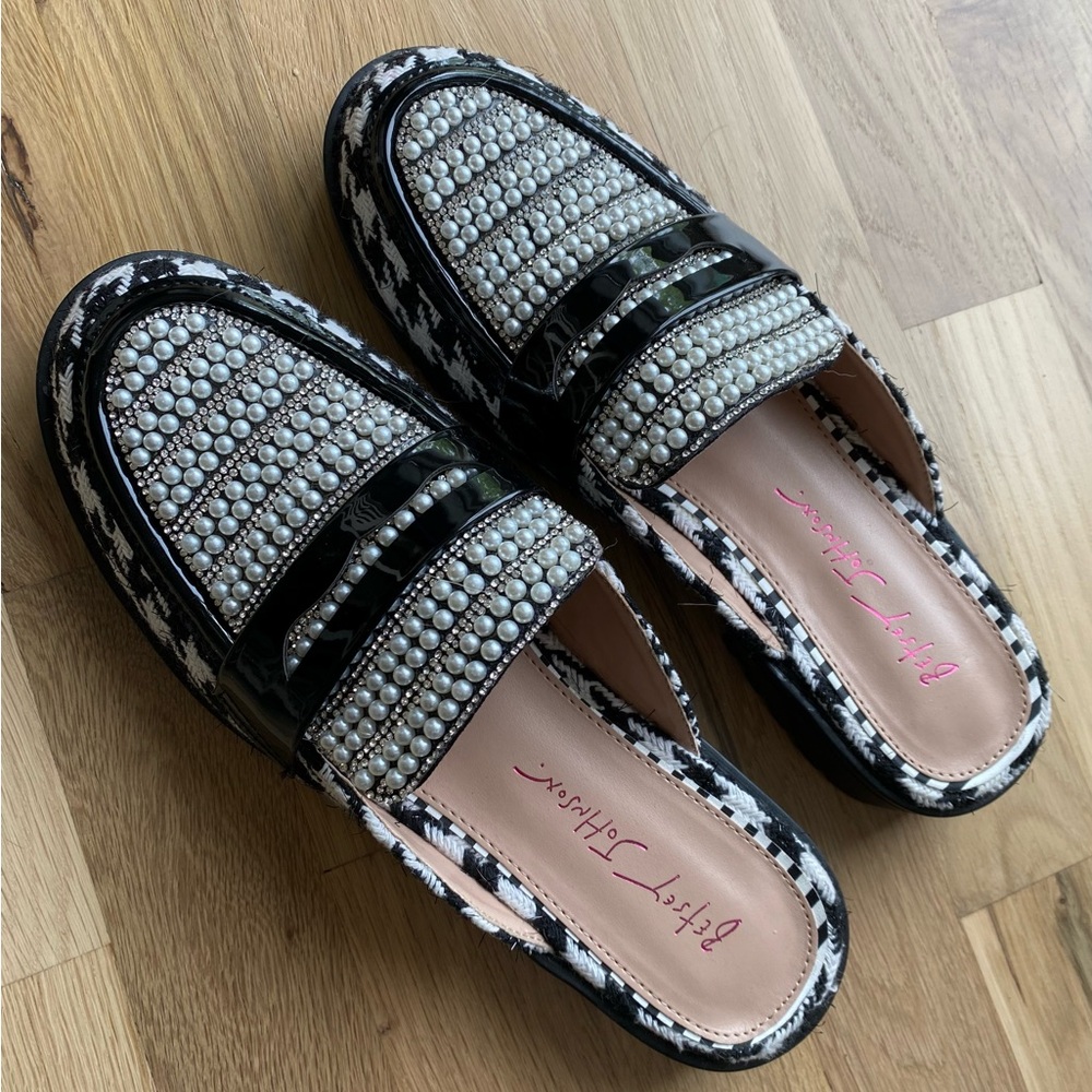 Betsey Johnson size 9 fits 9.5 as well Houndstooth Tweed Ronin slide shoes